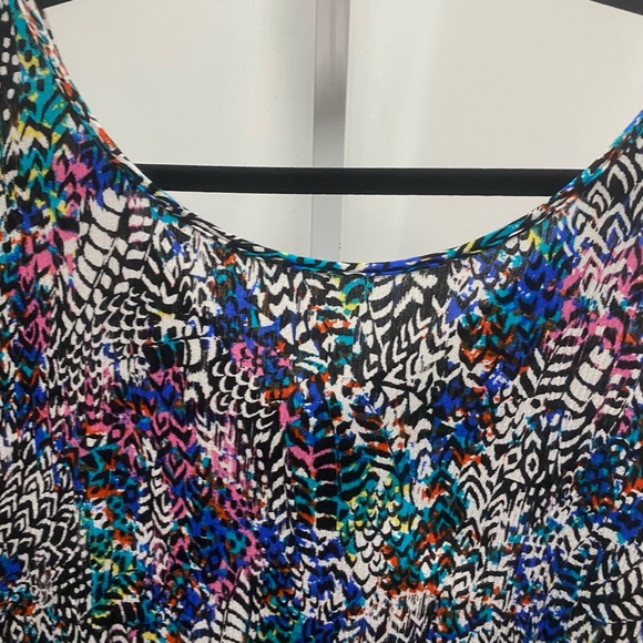 Love On A Hanger Blouse Women 1X Black Multicolor Printed Scoop Neck Twist Back‎ - Picture 2 of 10